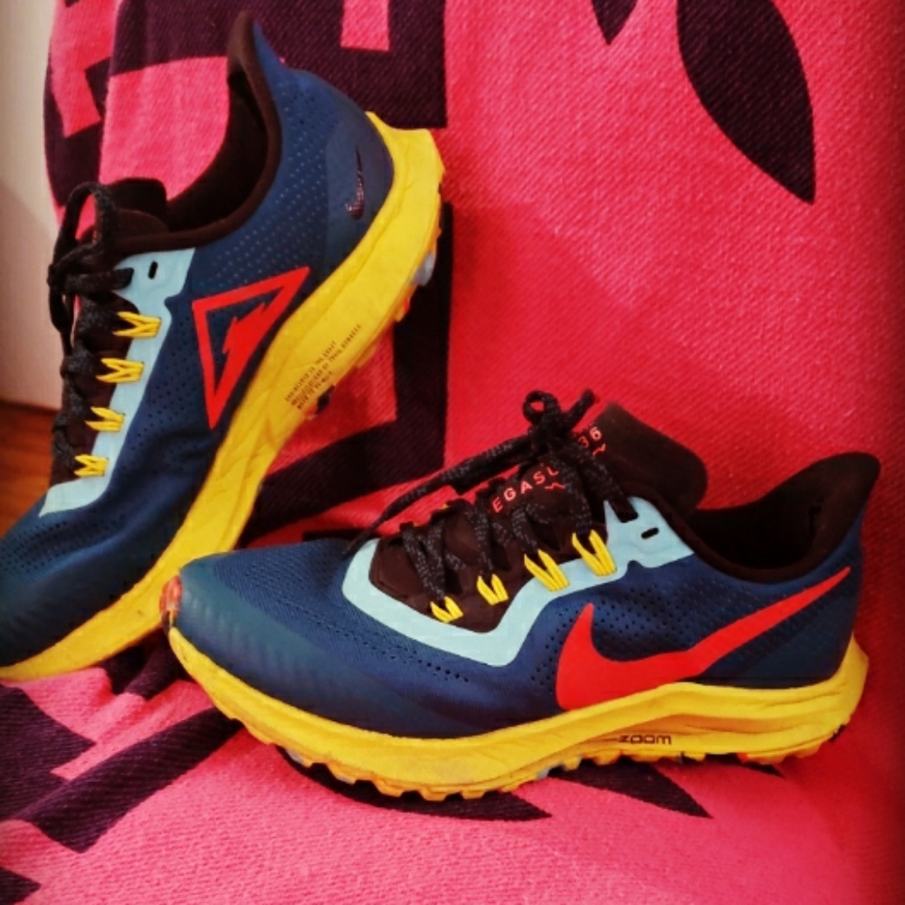 Women's Pegasus size 7.5